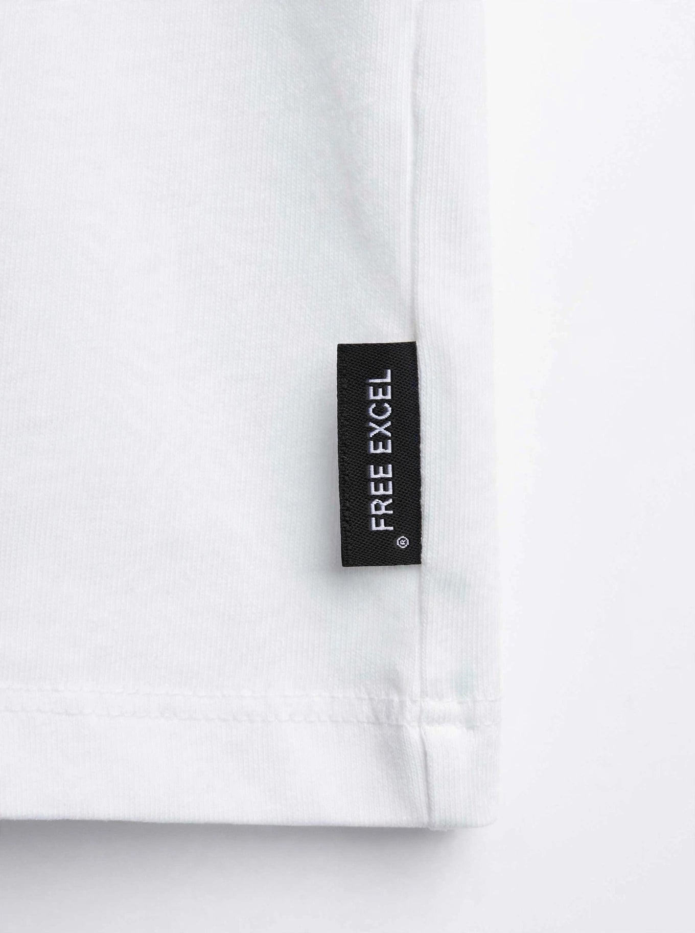 Polera unicolor negra y blamnca